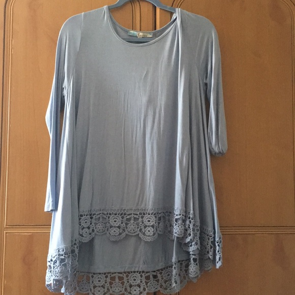 Cecico Tops - Blouse.. hi low hem lace bottom ..